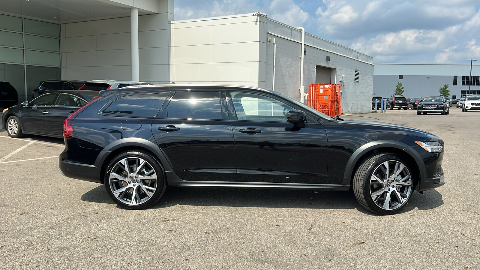 2025 Volvo V90 Cross Country B6 2