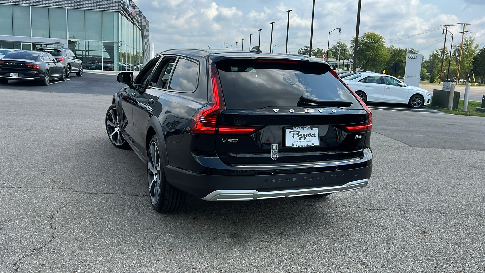 2025 Volvo V90 Cross Country B6 4