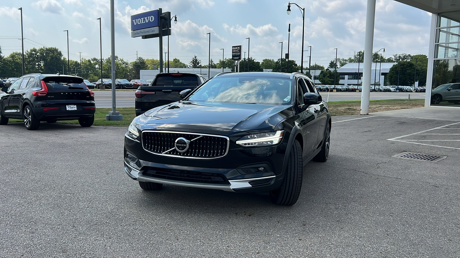 2025 Volvo V90 Cross Country B6 6