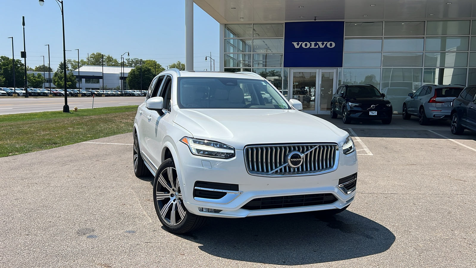 2025 Volvo XC90 B6 Plus 7-Seater 1