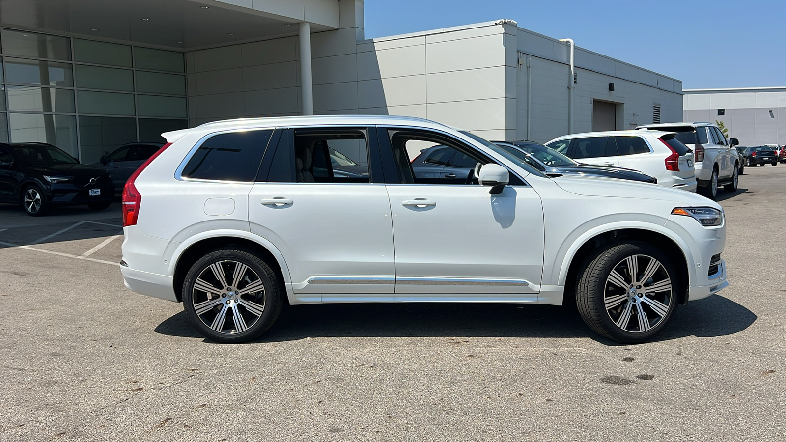 2025 Volvo XC90 B6 Plus 7-Seater 2