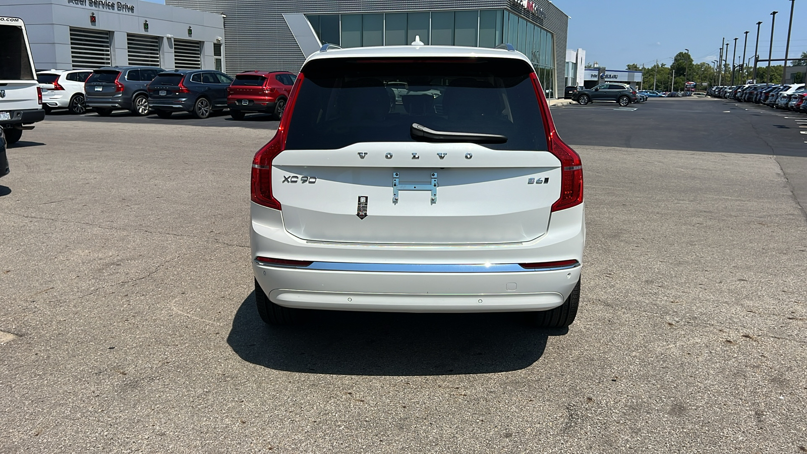 2025 Volvo XC90 B6 Plus 7-Seater 32