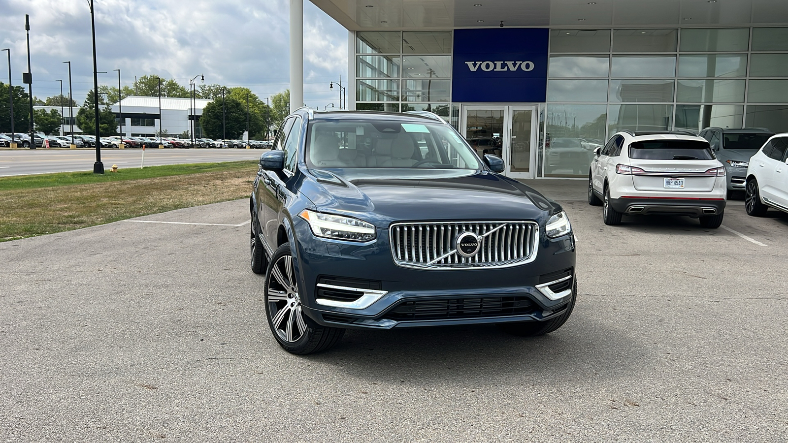 2025 Volvo XC90 Plug-In Hybrid T8 Ultra 1