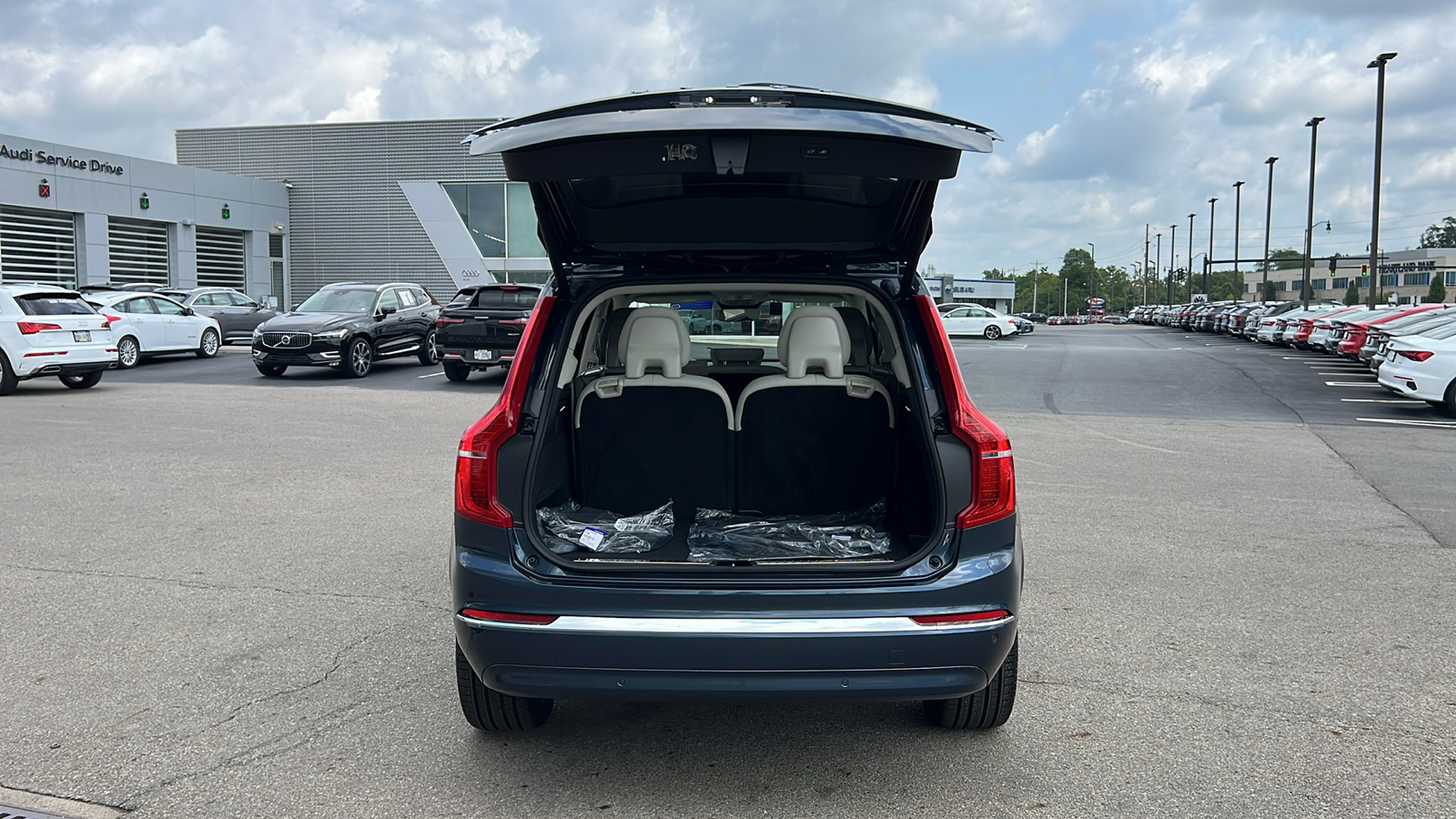 2025 Volvo XC90 Plug-In Hybrid T8 Ultra 35