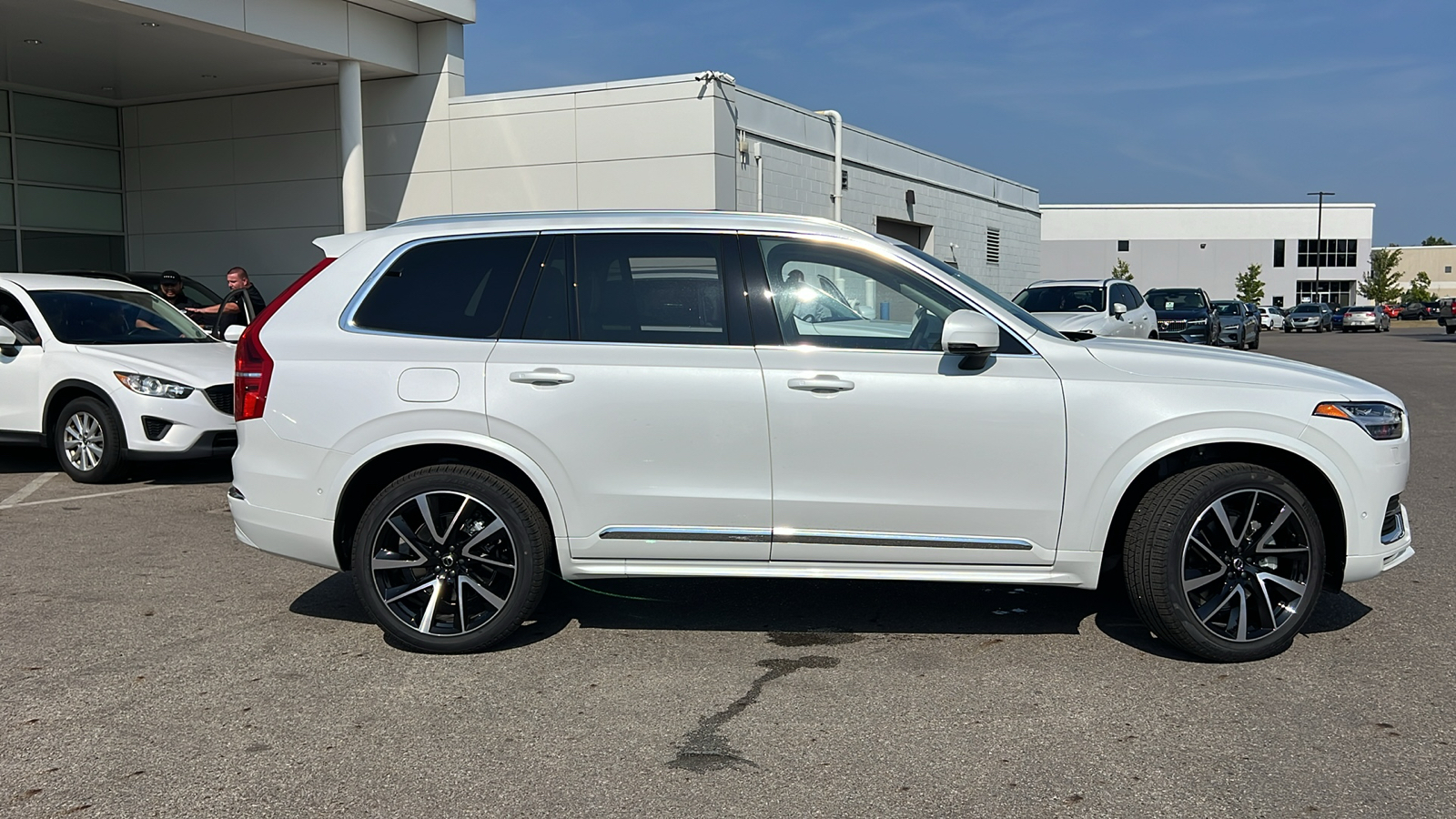 2025 Volvo XC90 B5 Plus 2