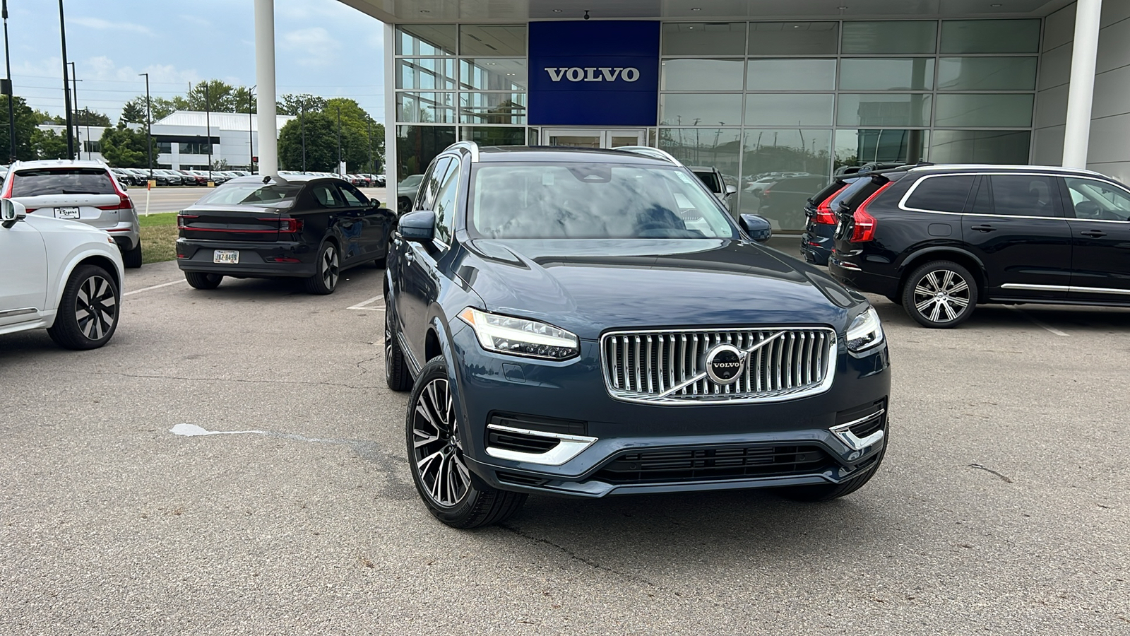 2025 Volvo XC90 Plug-In Hybrid T8 Plus 1