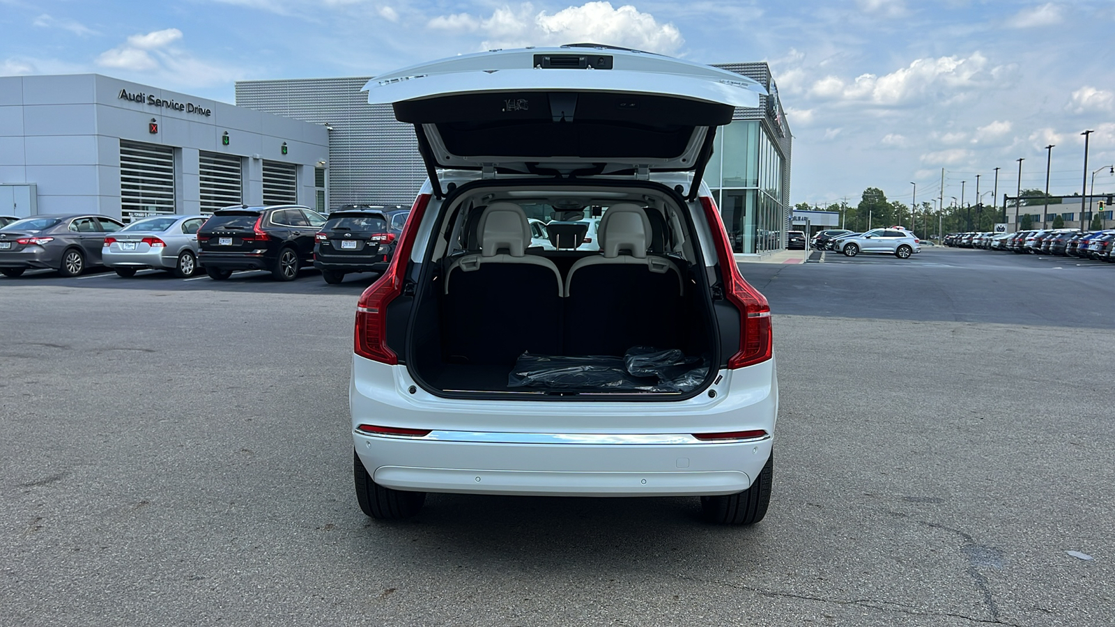 2025 Volvo XC90 B5 Core 33