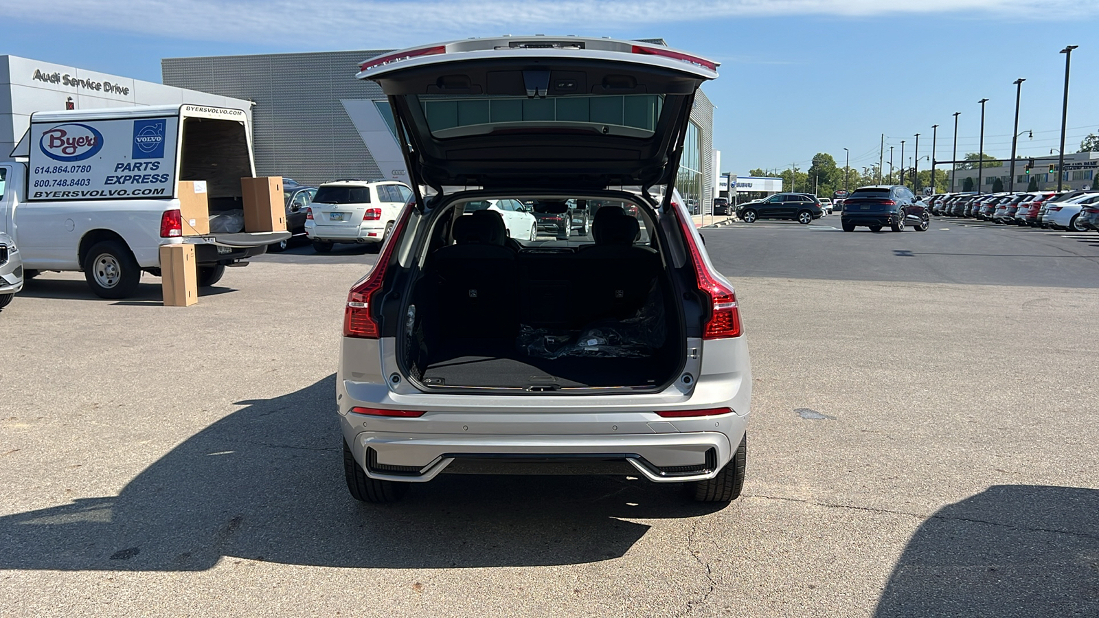 2025 Volvo XC60 Plug-In Hybrid T8 Plus 33