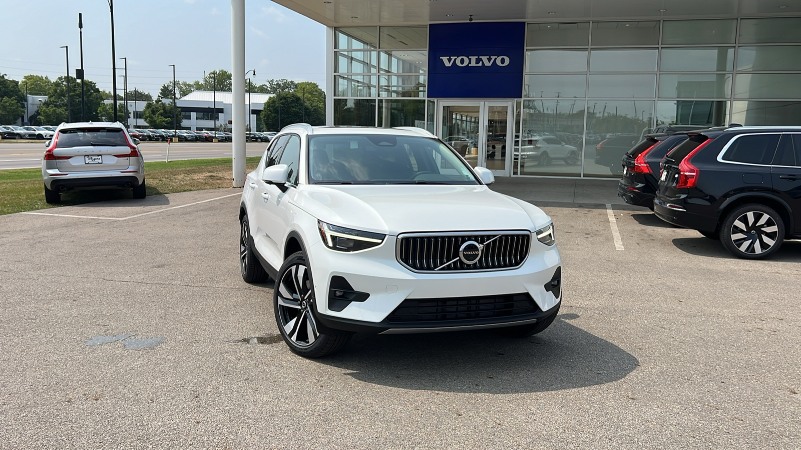 2025 Volvo XC40  1