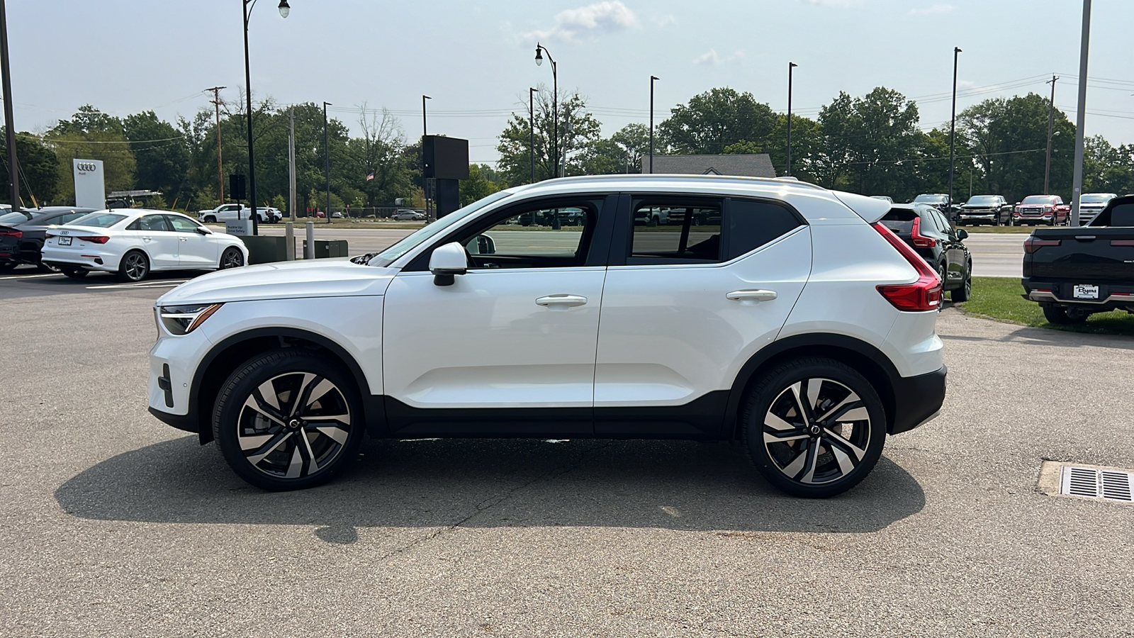 2025 Volvo XC40  5