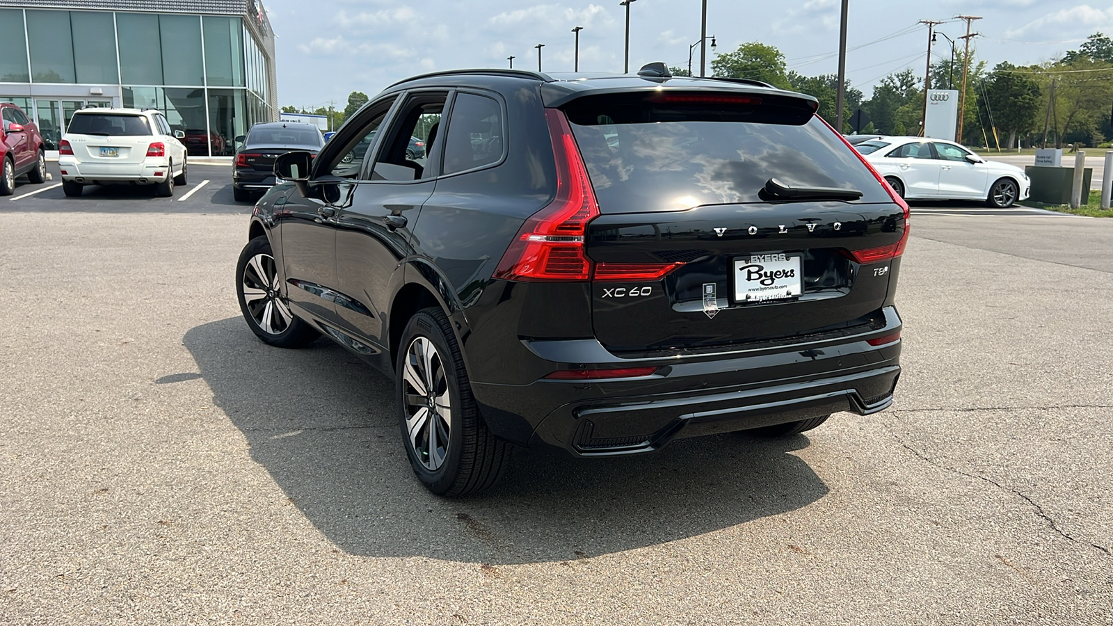 2025 Volvo XC60 Plug-In Hybrid  4