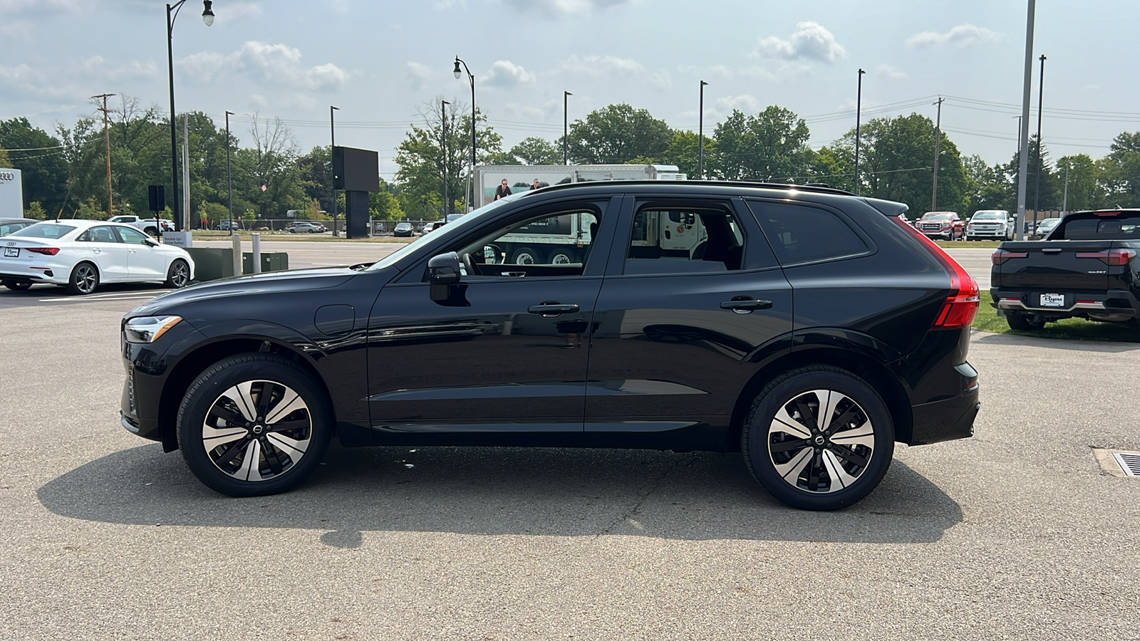 2025 Volvo XC60 Plug-In Hybrid  5