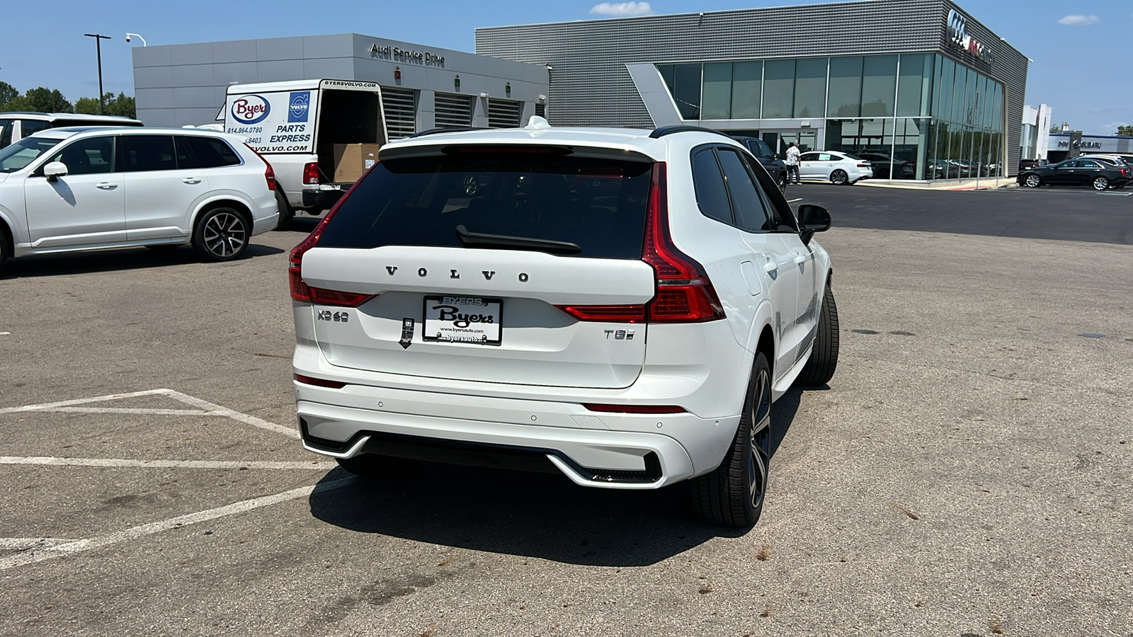 2025 Volvo XC60 Plug-In Hybrid  3