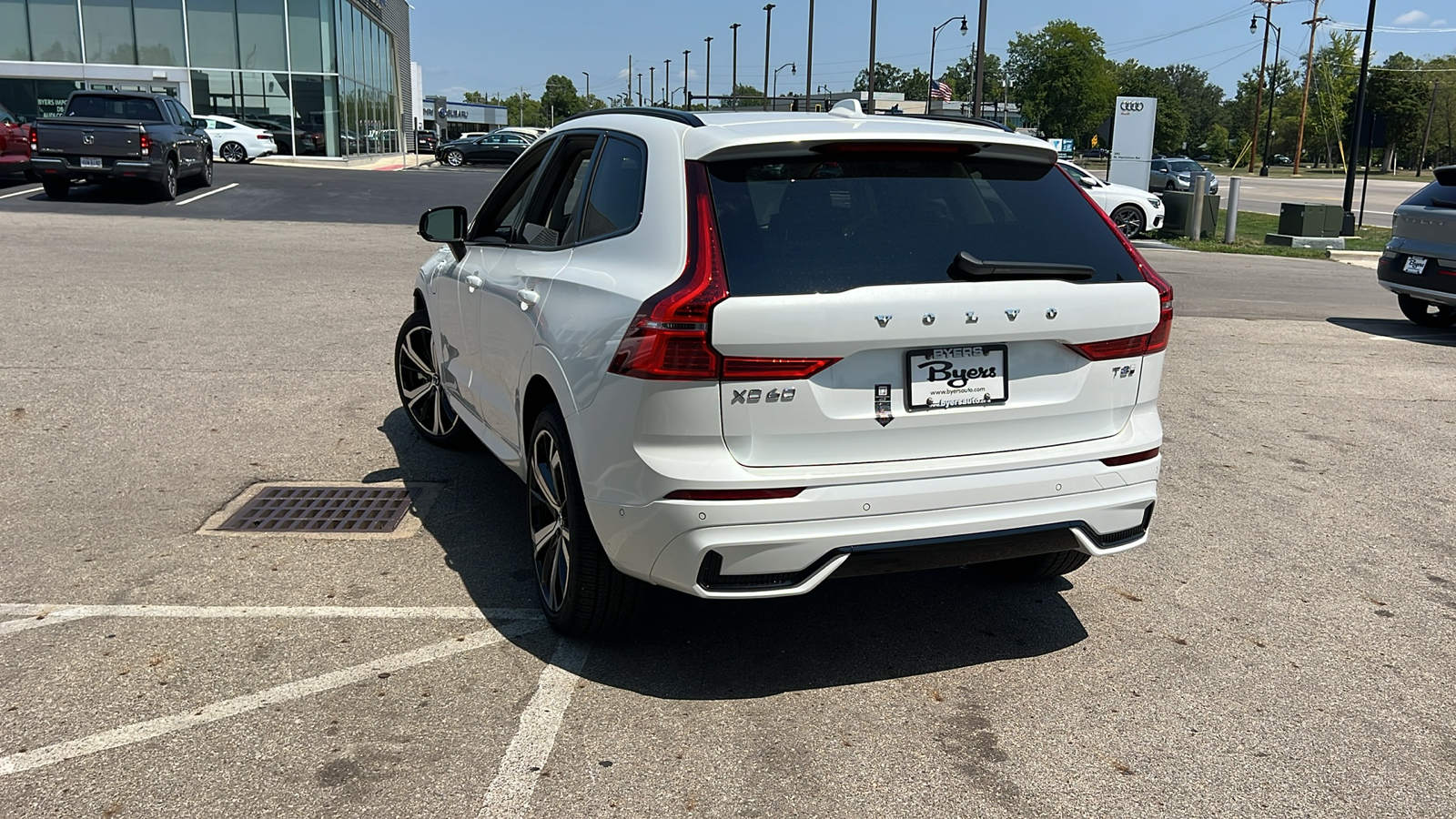 2025 Volvo XC60 Plug-In Hybrid  4