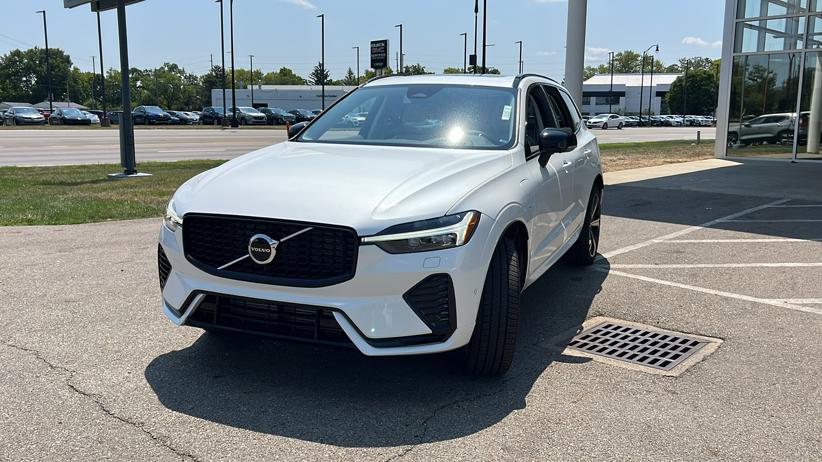 2025 Volvo XC60 Plug-In Hybrid  6