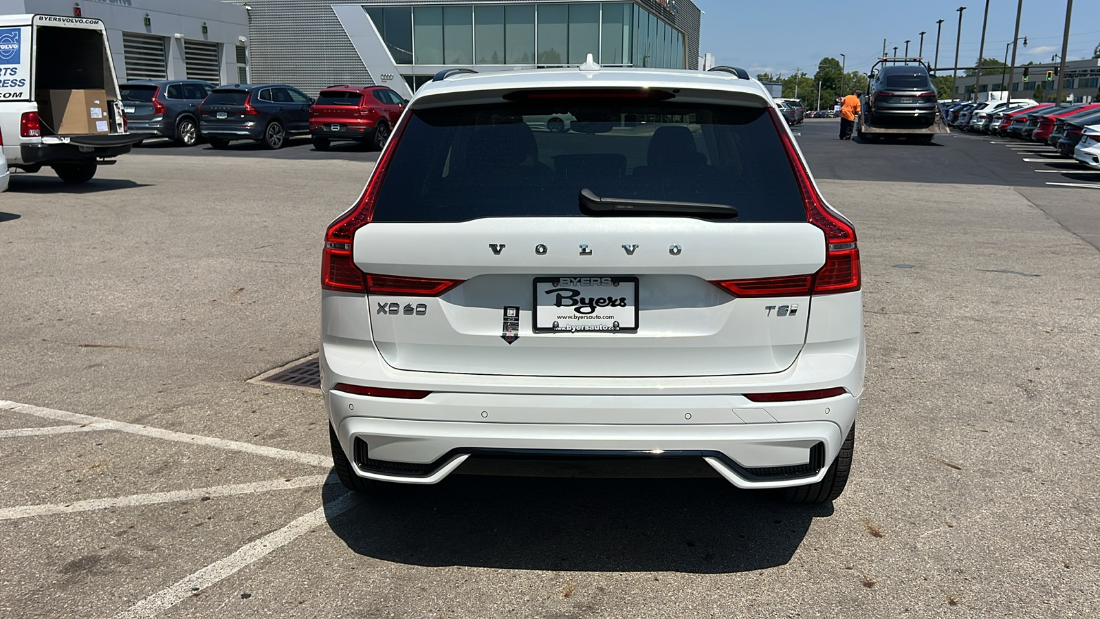 2025 Volvo XC60 Plug-In Hybrid  33