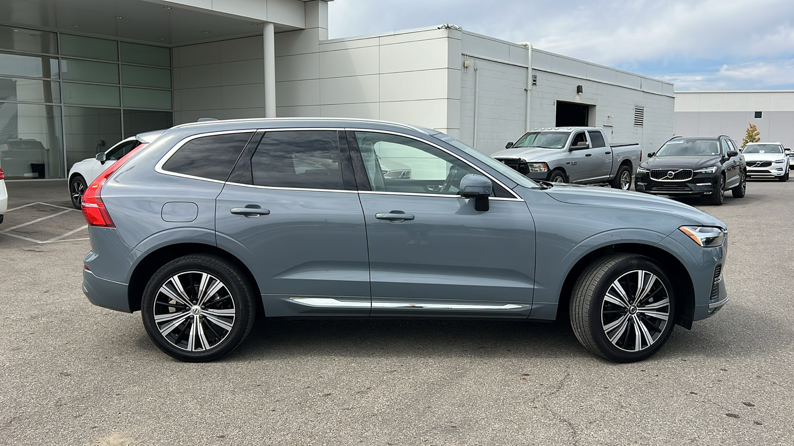 2022 Volvo XC60 B5 Inscription 2