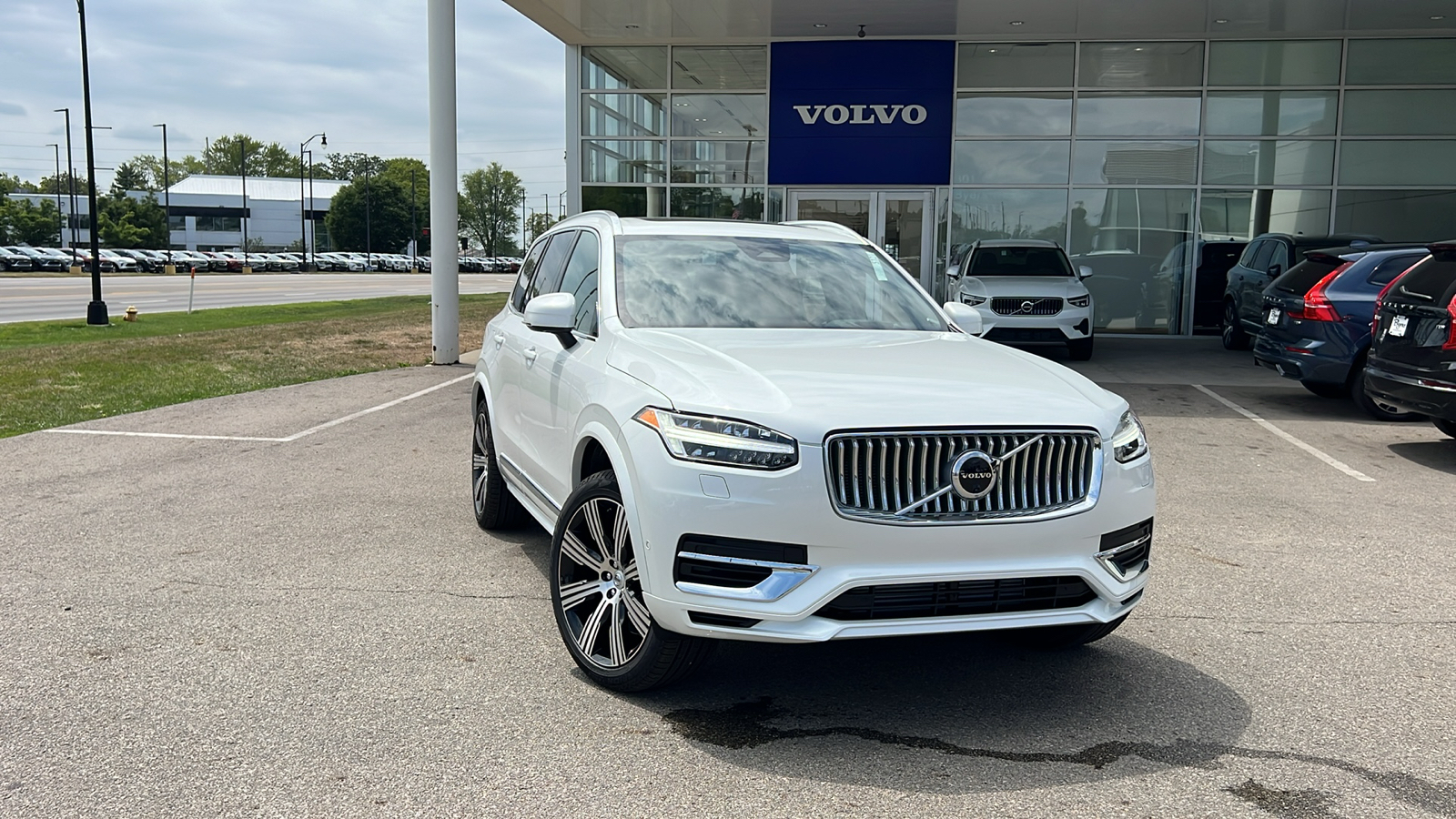 2025 Volvo XC90 Plug-In Hybrid T8 Ultra 1