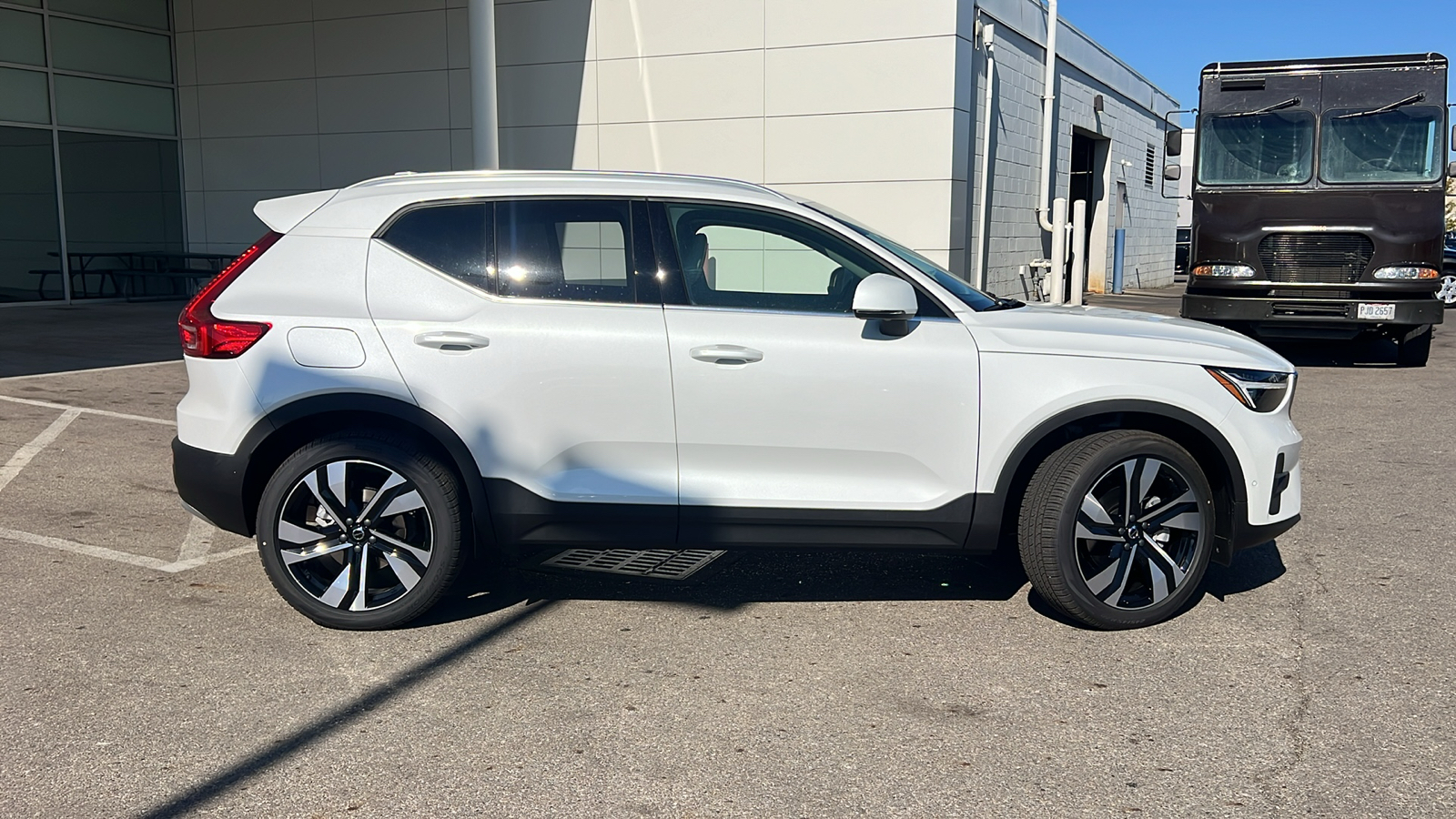 2025 Volvo XC40  2