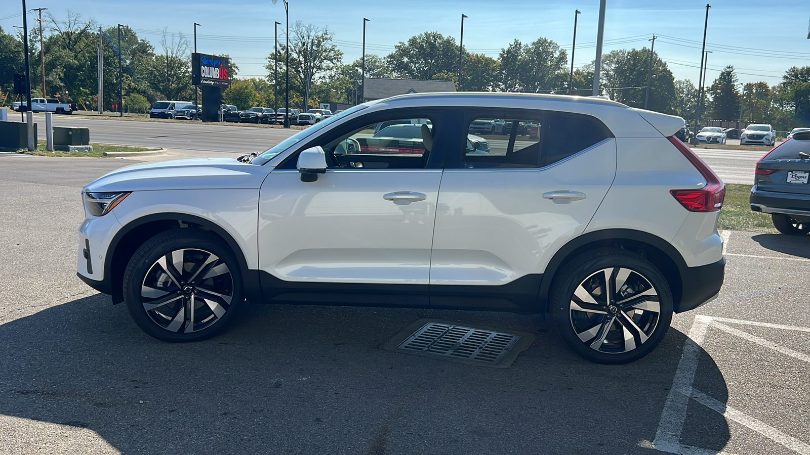 2025 Volvo XC40  5