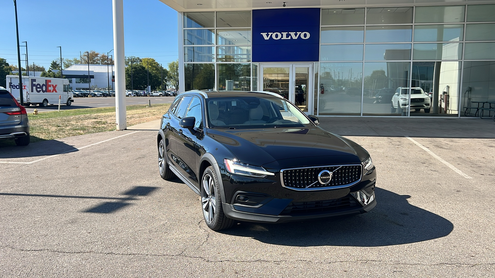 2025 Volvo V60 Cross Country B5 Plus 1