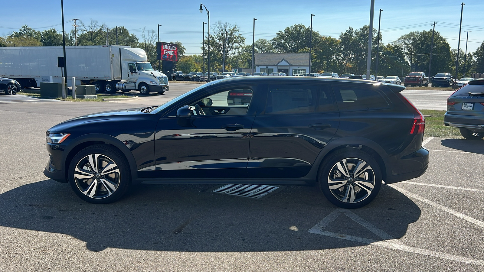 2025 Volvo V60 Cross Country B5 Plus 5