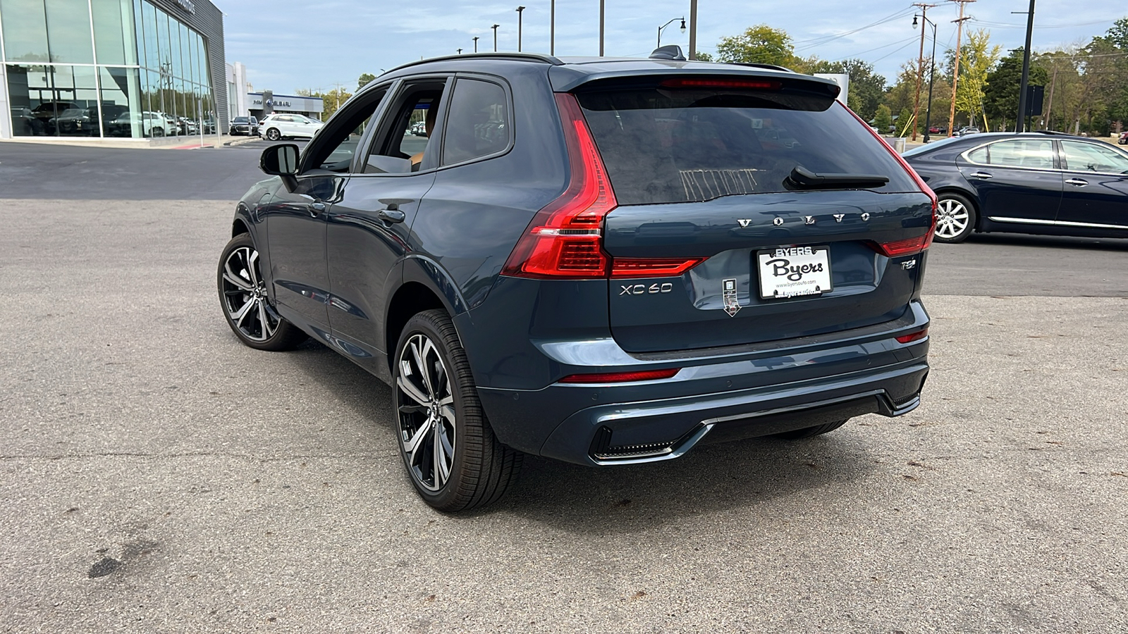 2025 Volvo XC60 Plug-In Hybrid  4