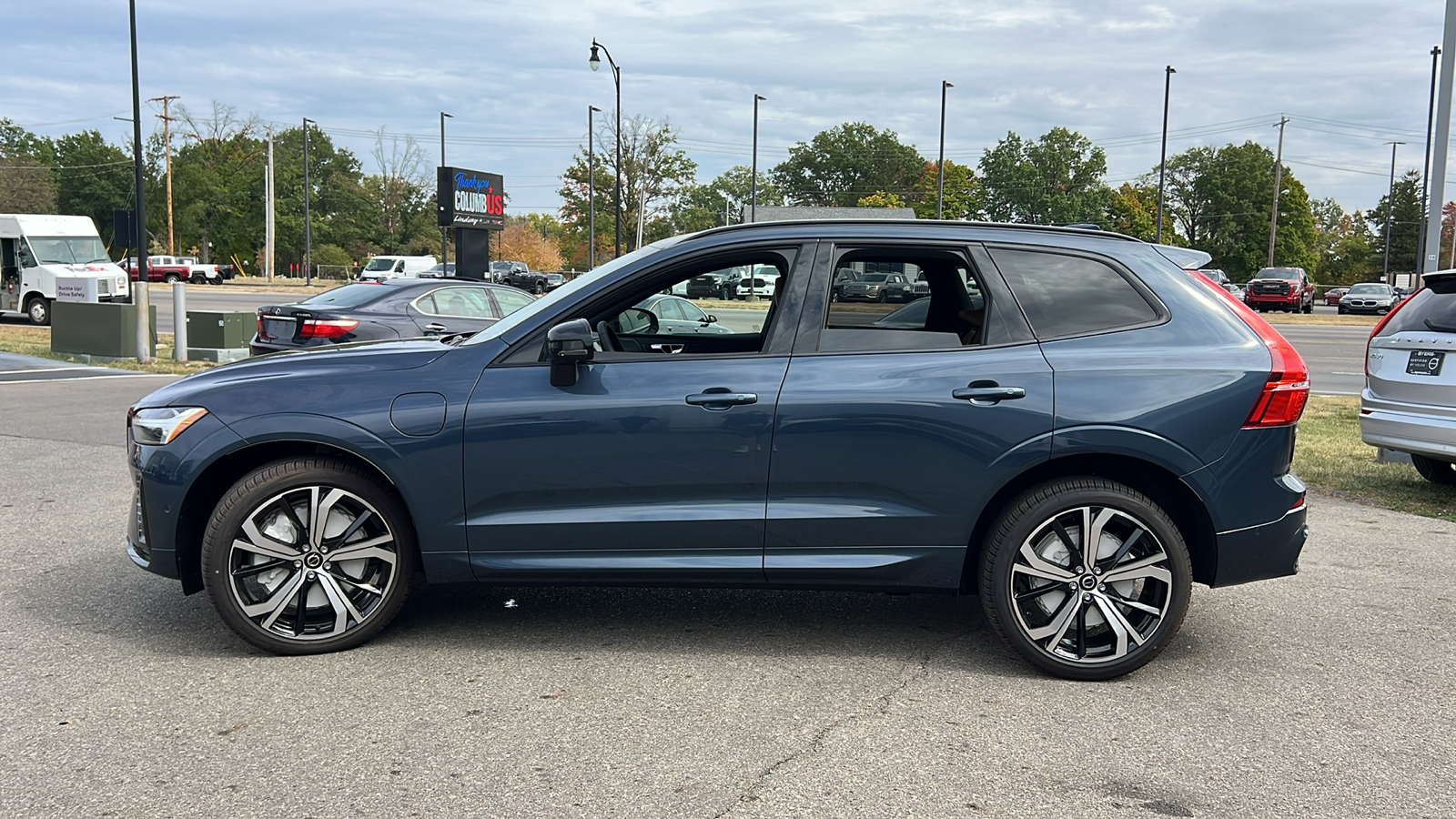 2025 Volvo XC60 Plug-In Hybrid  5