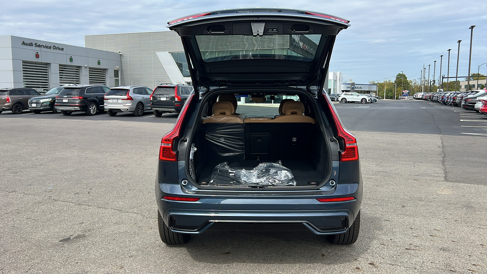 2025 Volvo XC60 Plug-In Hybrid  33