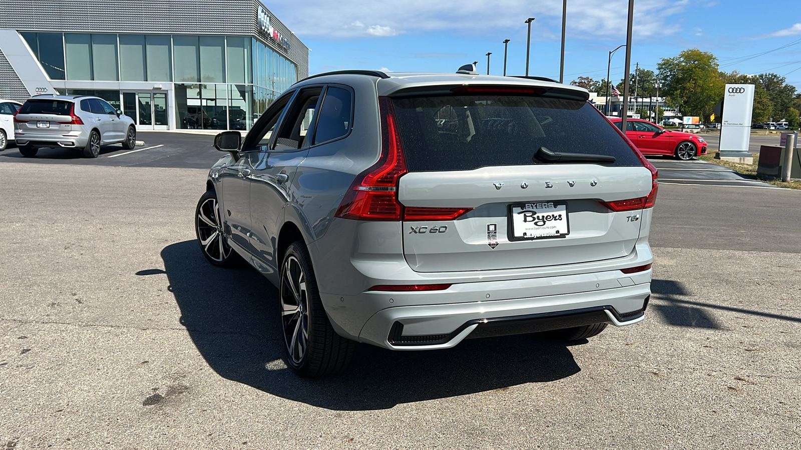 2025 Volvo XC60 Plug-In Hybrid  4