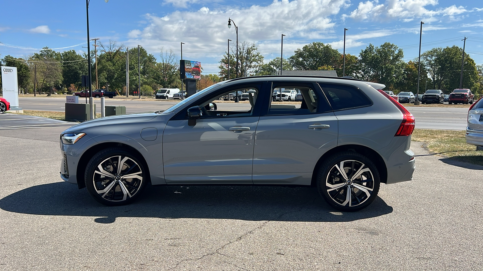 2025 Volvo XC60 Plug-In Hybrid  5