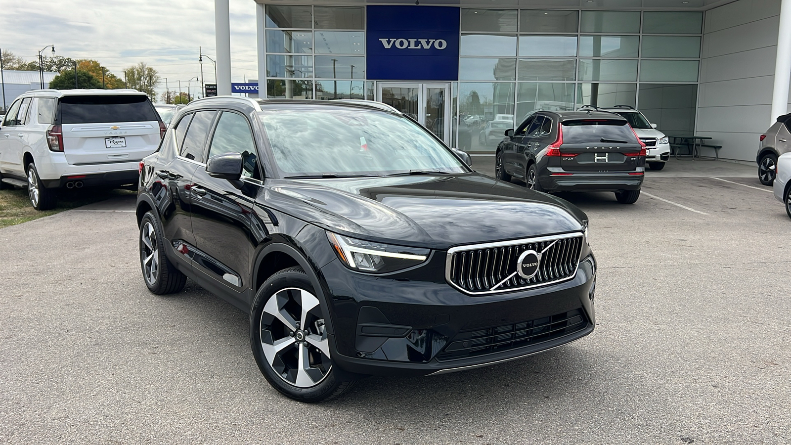 2025 Volvo XC40 B5 Core 1