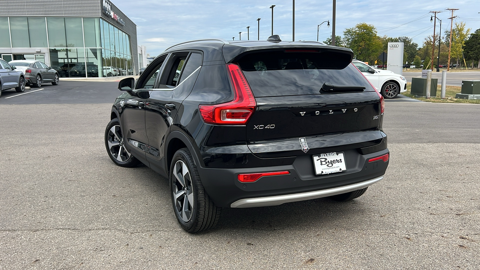 2025 Volvo XC40 B5 Core 4