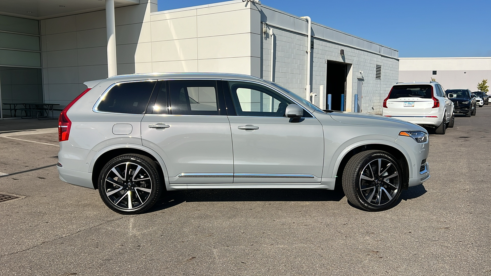 2025 Volvo XC90 B5 Plus 2