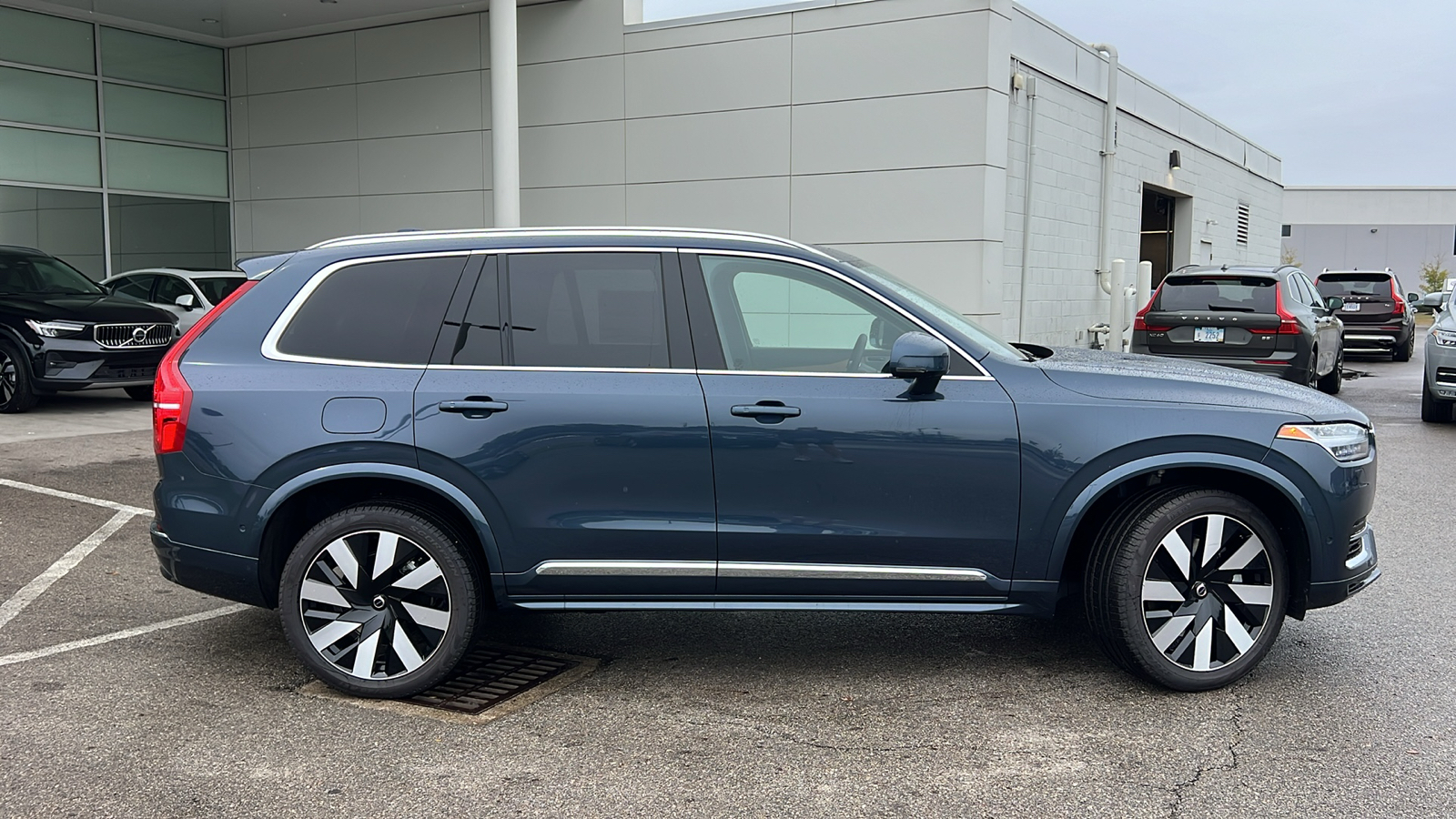 2025 Volvo XC90 Plug-In Hybrid T8 Plus 2