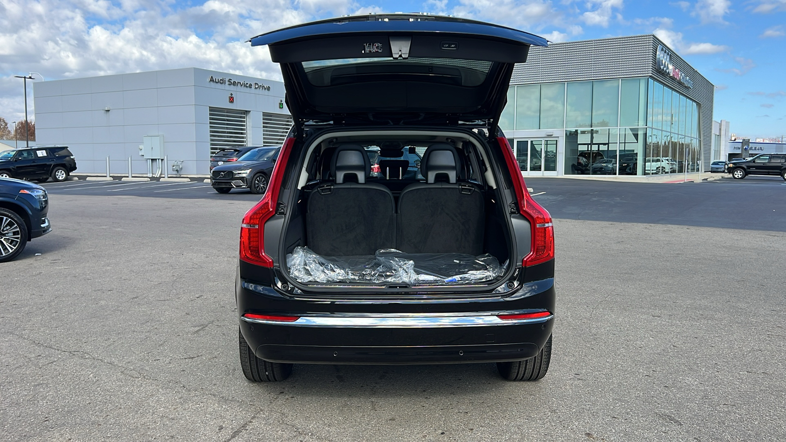 2025 Volvo XC90 Plug-In Hybrid T8 Plus 33