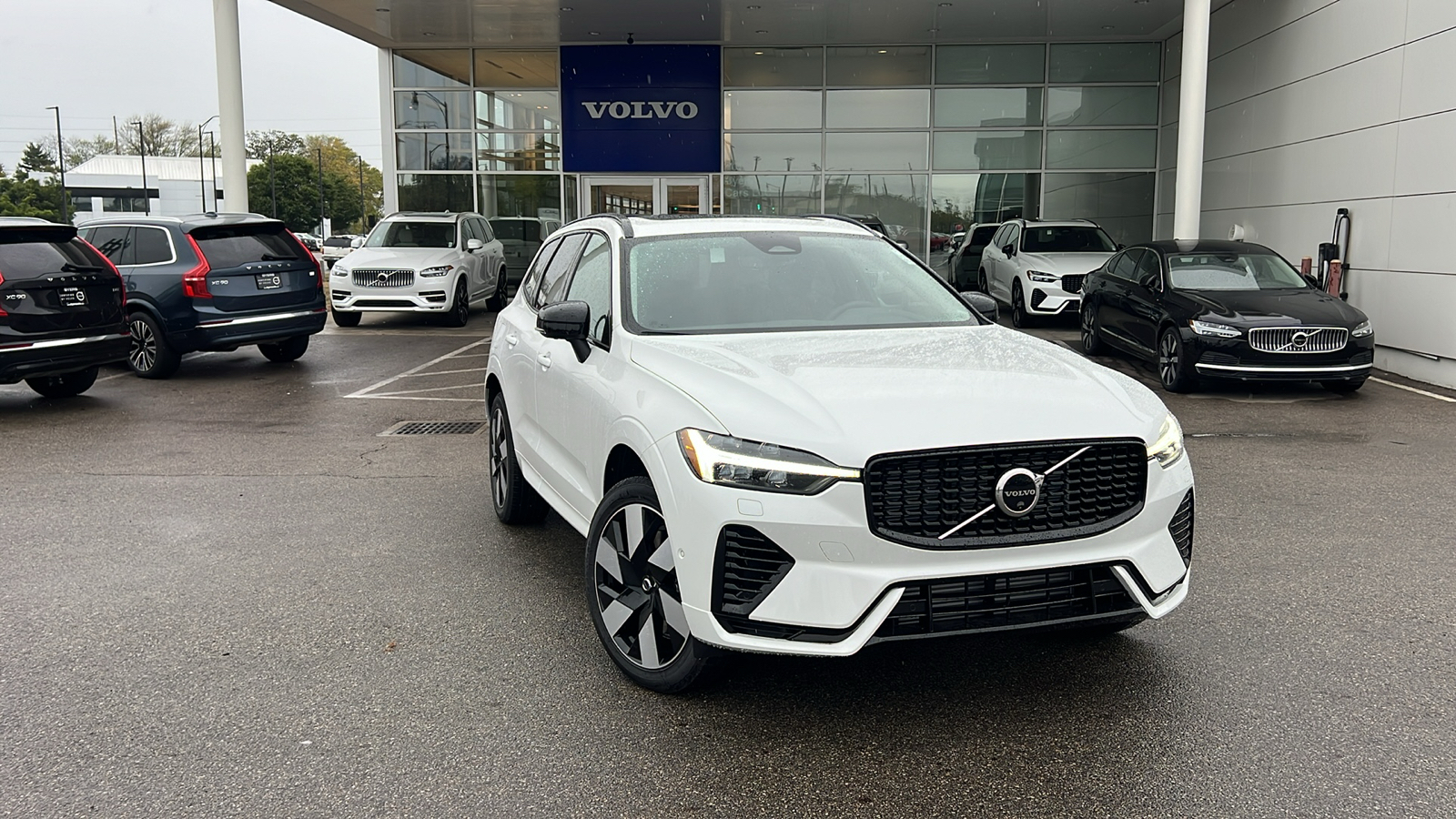 2025 Volvo XC60 Plug-In Hybrid T8 Plus 1