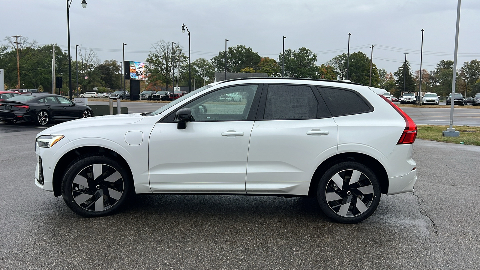 2025 Volvo XC60 Plug-In Hybrid T8 Plus 5