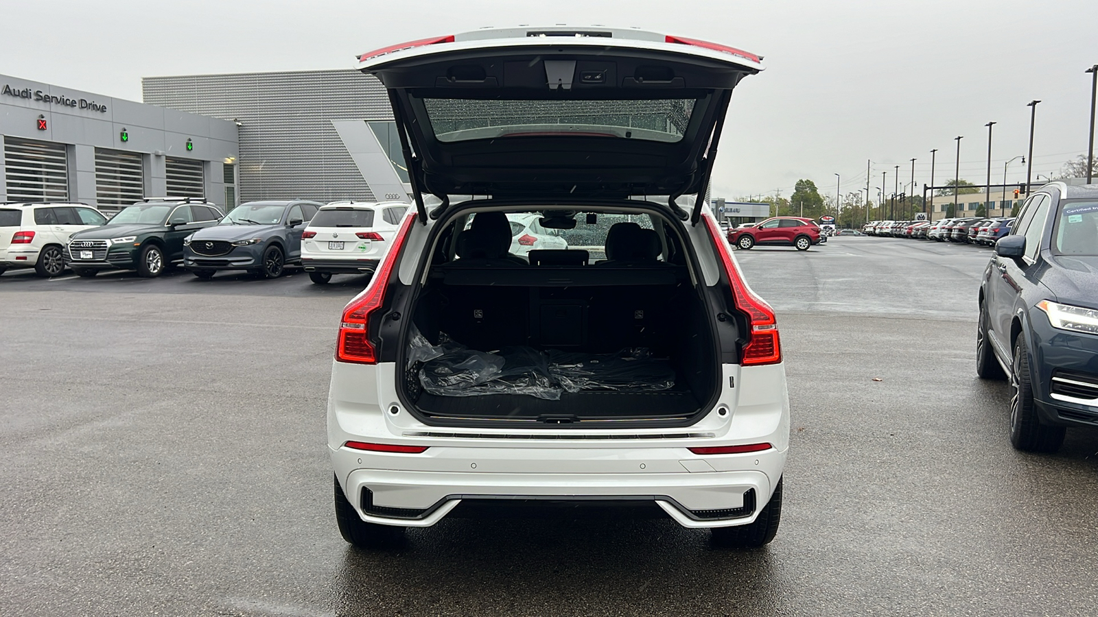 2025 Volvo XC60 Plug-In Hybrid T8 Plus 33