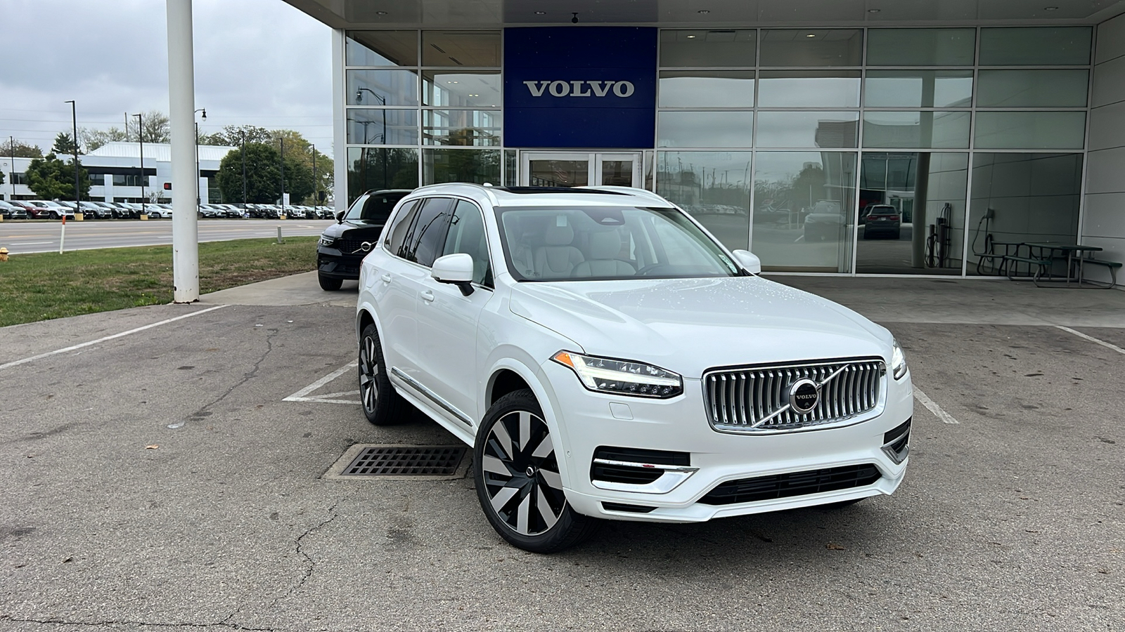 2025 Volvo XC90 Plug-In Hybrid T8 Plus 1