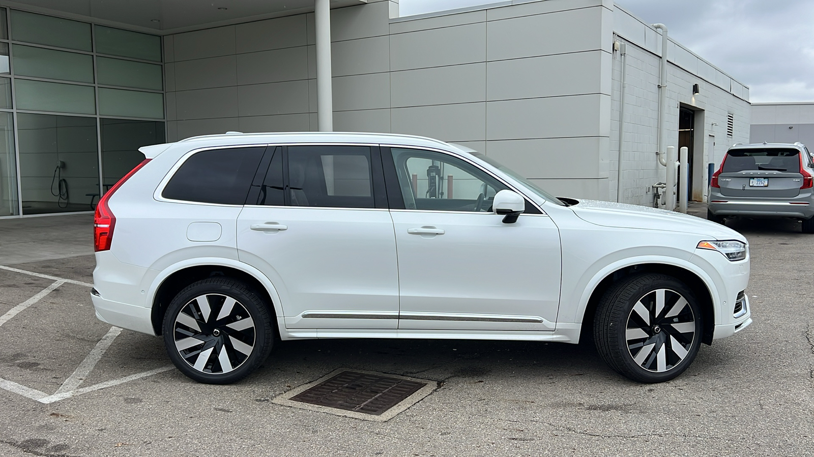 2025 Volvo XC90 Plug-In Hybrid T8 Plus 2