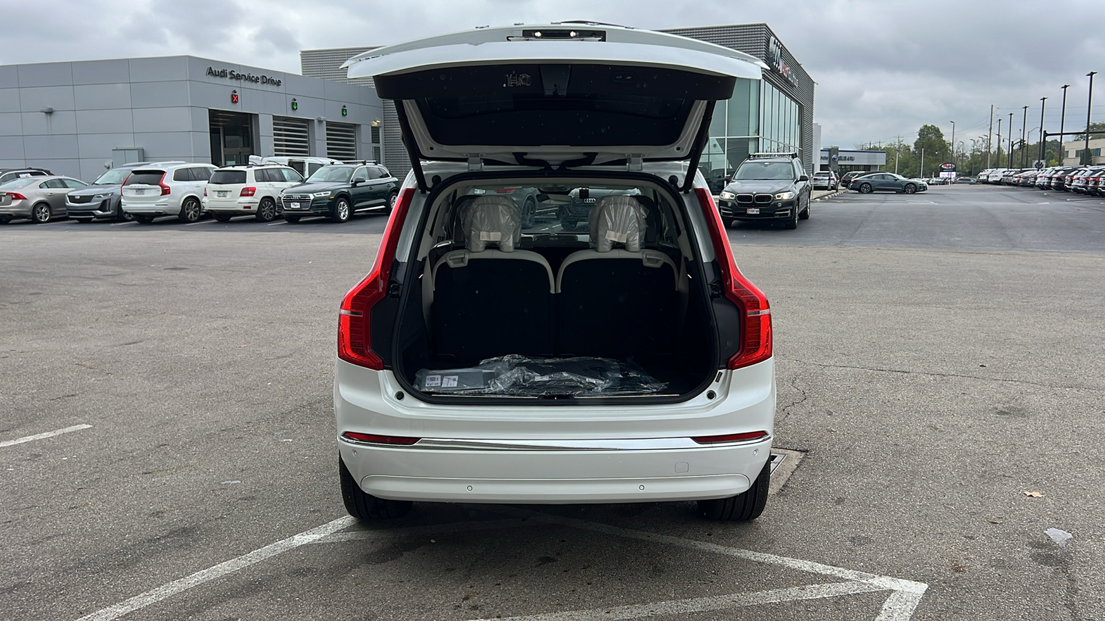 2025 Volvo XC90 Plug-In Hybrid T8 Plus 34