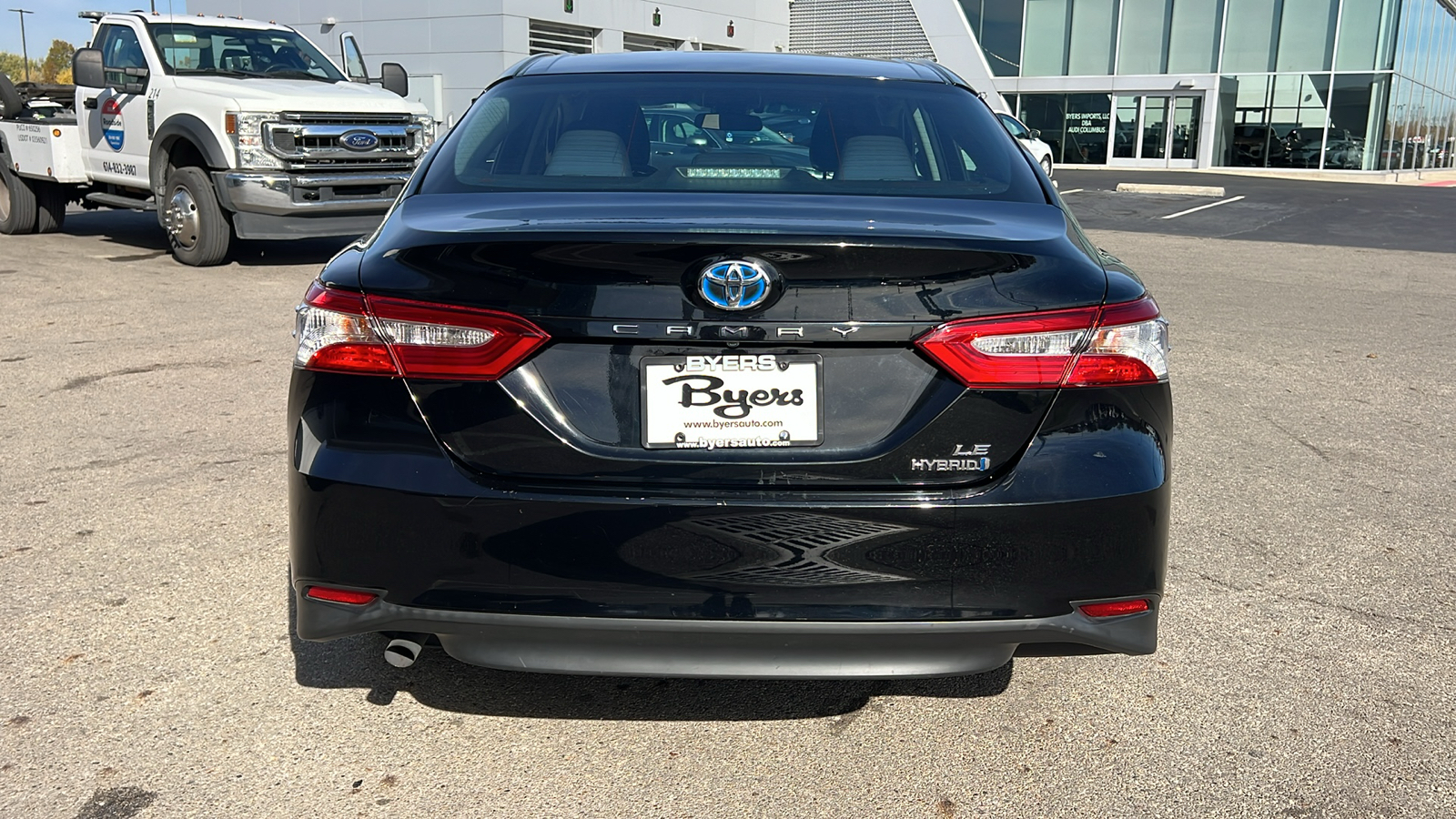 2018 Toyota Camry Hybrid LE 32