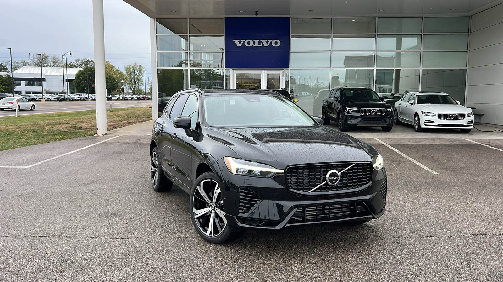 2025 Volvo XC60 Plug-In Hybrid  1