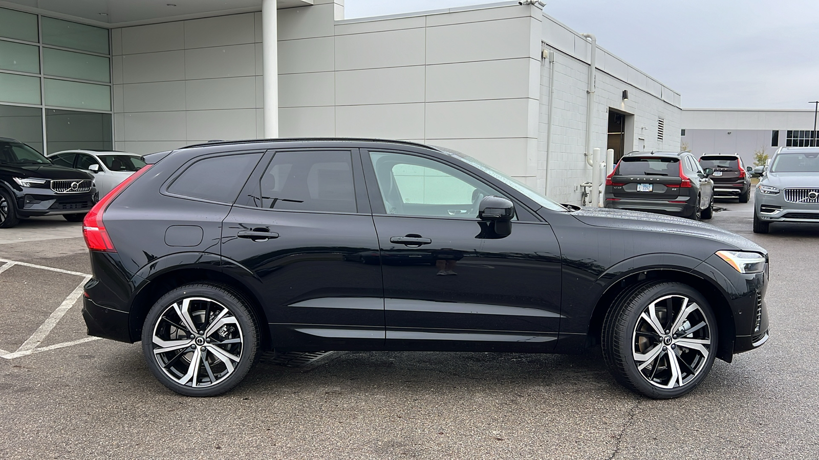 2025 Volvo XC60 Plug-In Hybrid  2