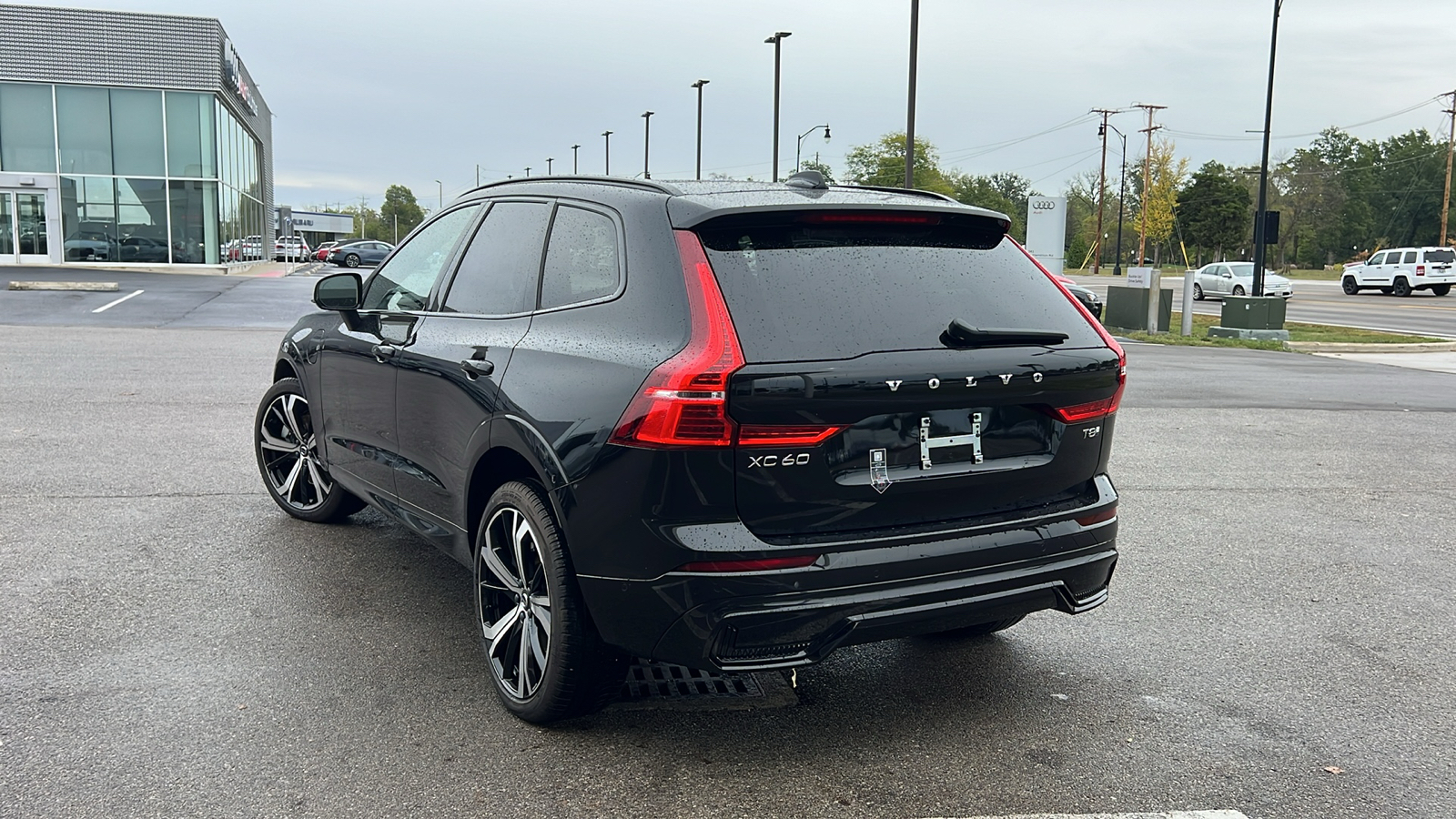 2025 Volvo XC60 Plug-In Hybrid  4