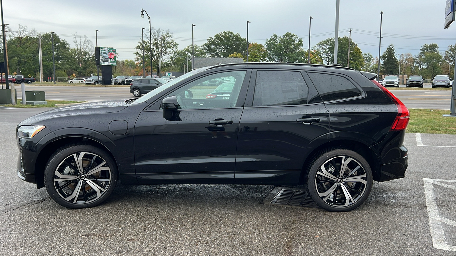 2025 Volvo XC60 Plug-In Hybrid  5