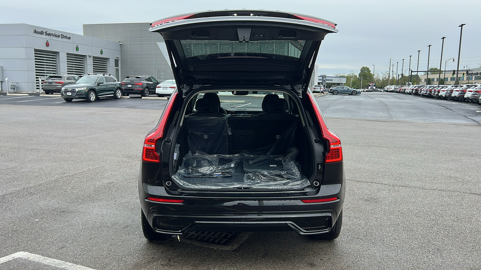 2025 Volvo XC60 Plug-In Hybrid  34