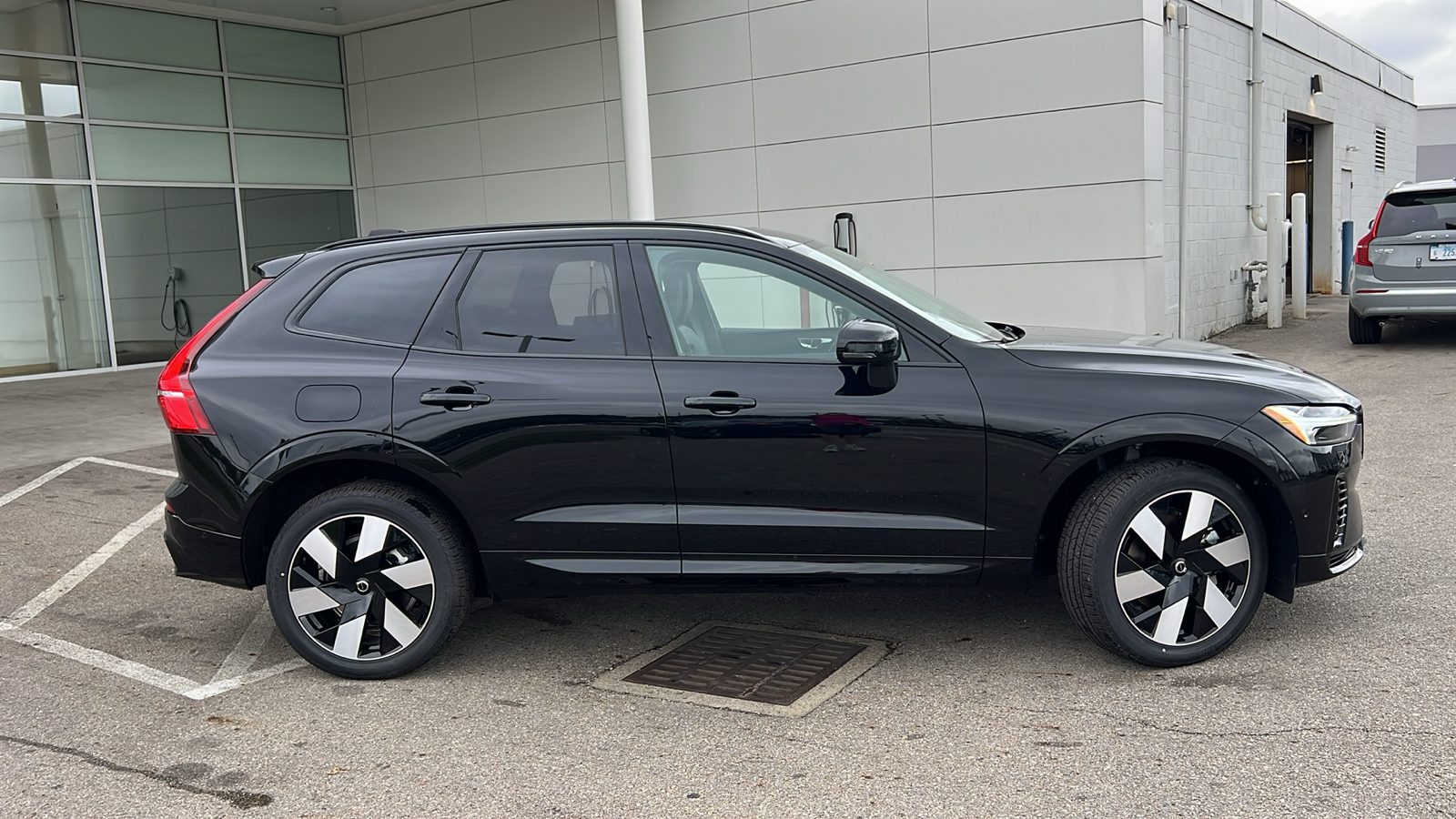 2025 Volvo XC60 Plug-In Hybrid T8 Plus 2