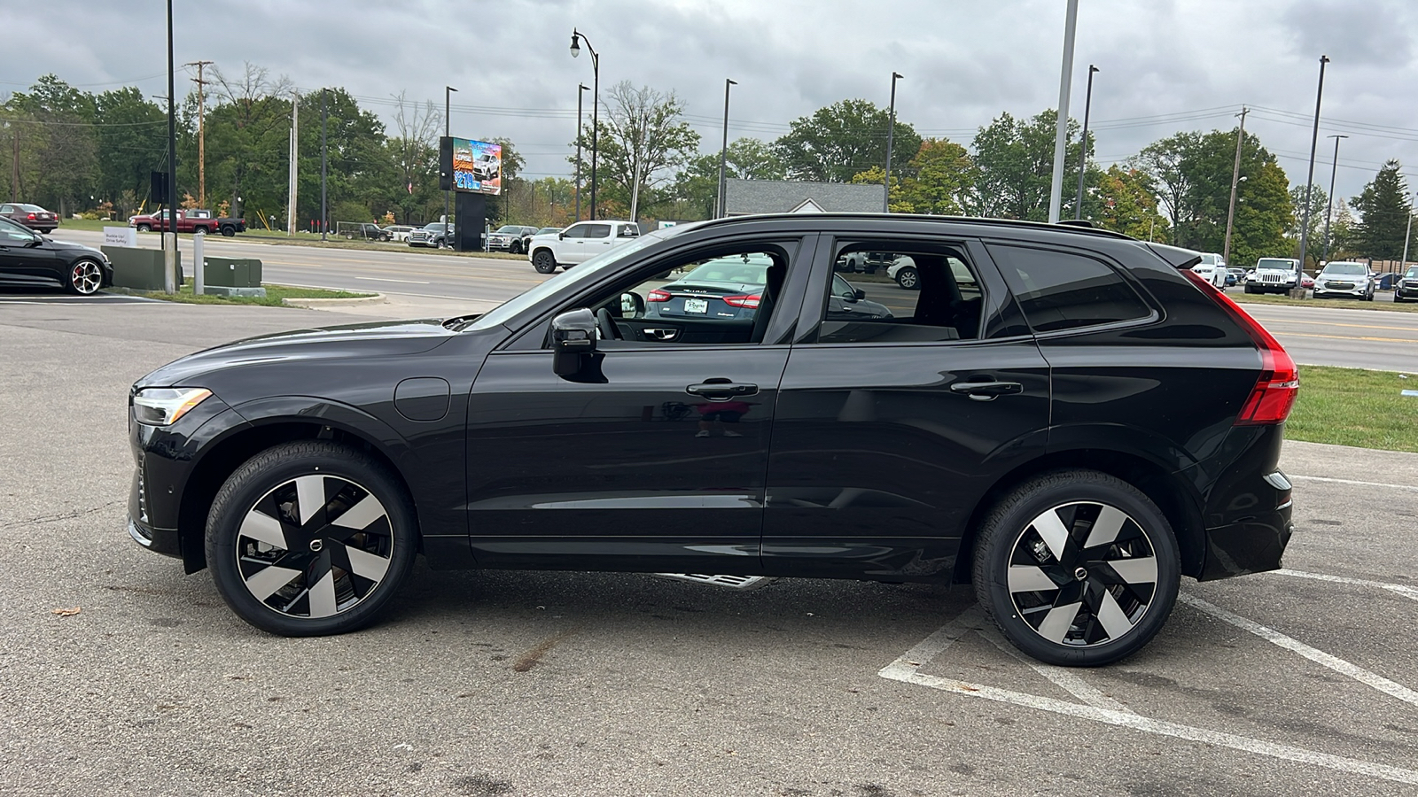 2025 Volvo XC60 Plug-In Hybrid T8 Plus 5